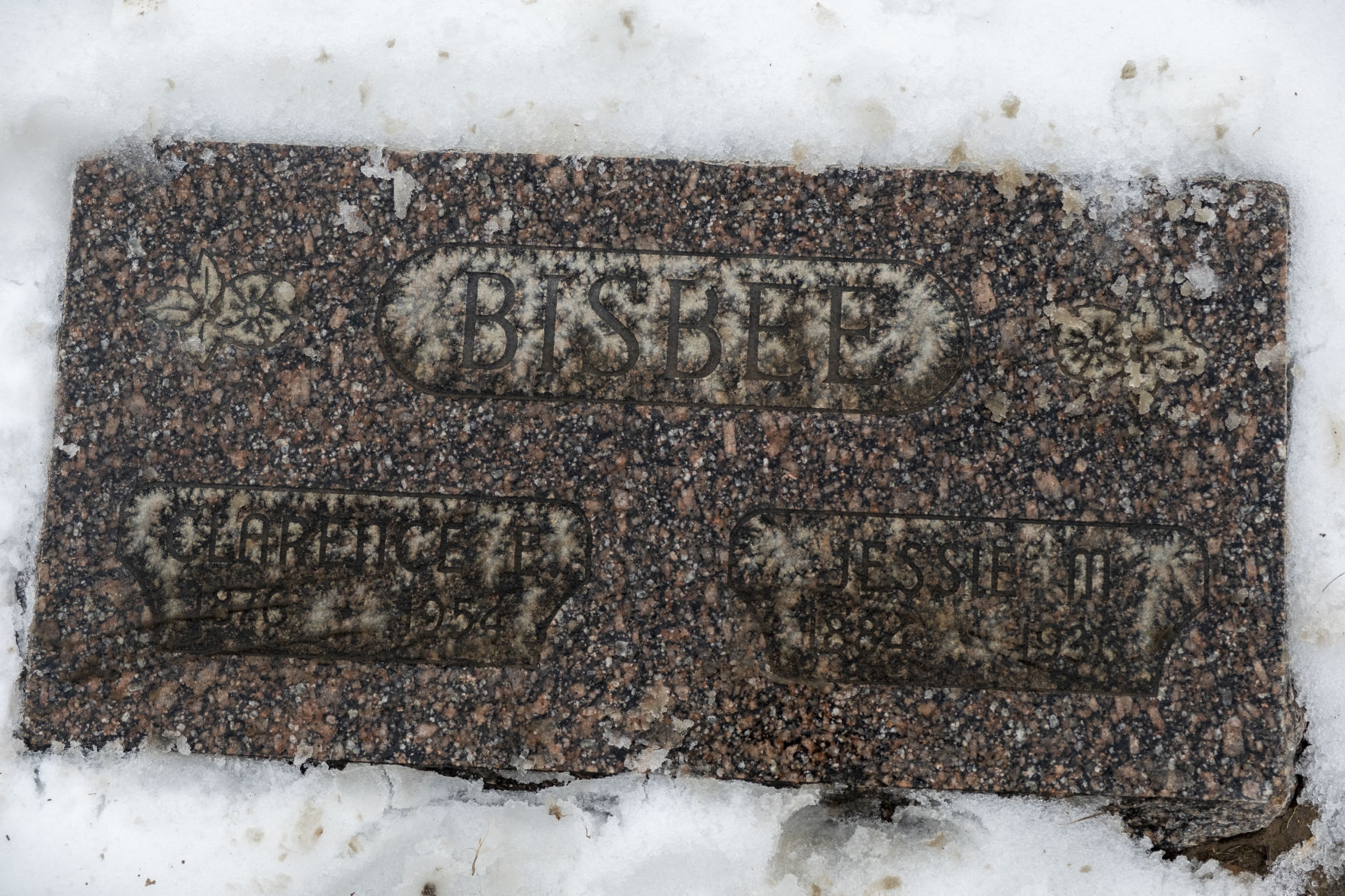 Clarence and Jessie Bisbee's gravestone